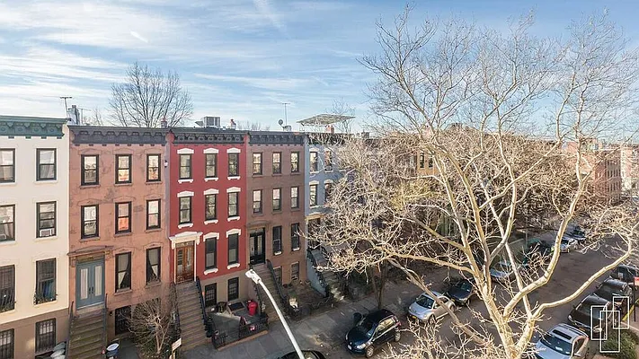 Sold by Garfield Realty  | media 9