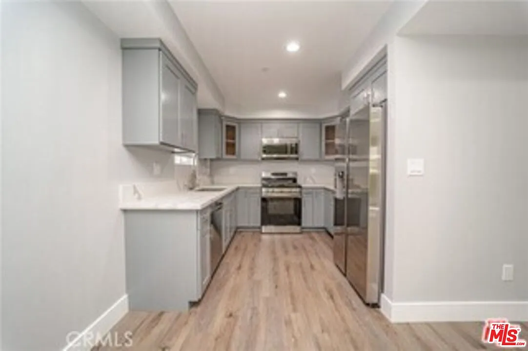 4 bed, 4.5 bath, 4084 sqft, $4,000 — Photo 2