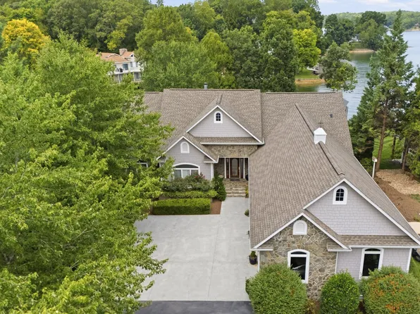 425 Park Way Ave, Moneta, VA 24121