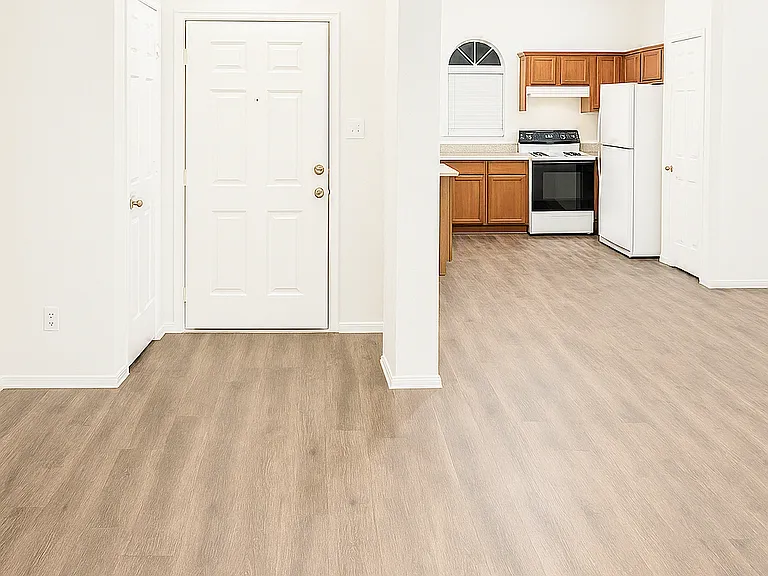 534 Meadow Ln — Photo 6