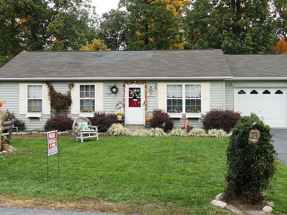 1st image of 73 Scarlet Oak Dr