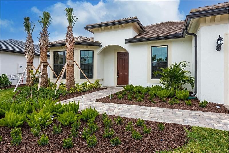 1st image of 4549 Pinehurst Dr