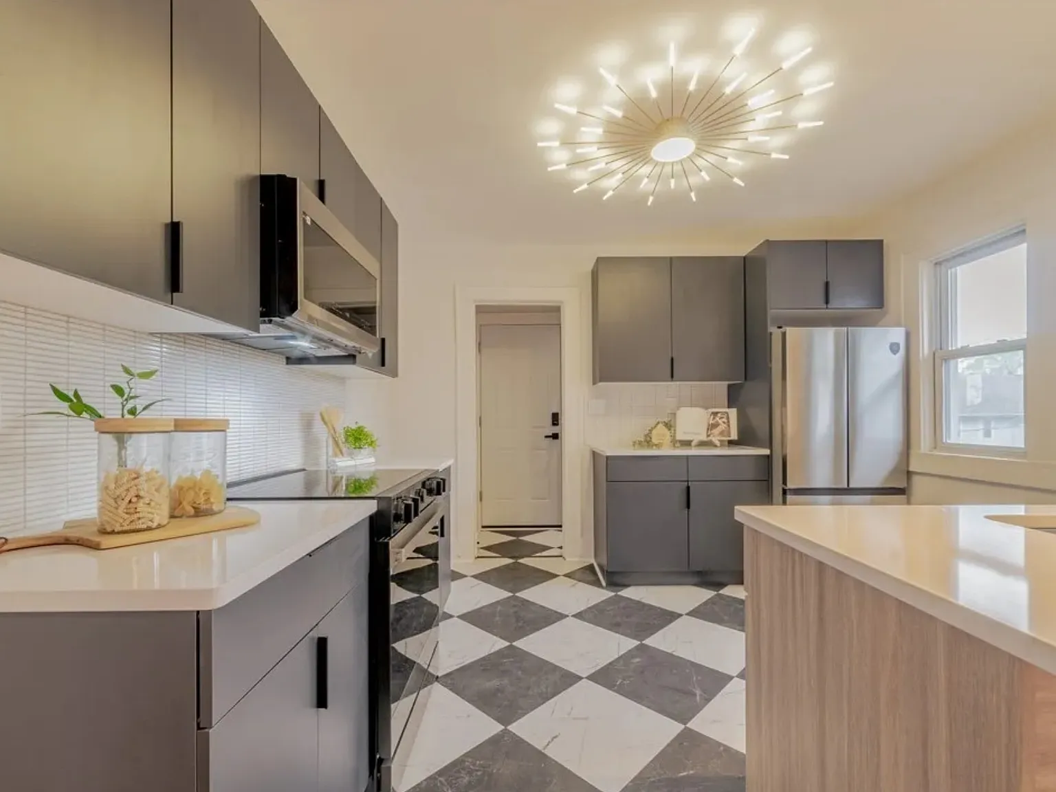 3 bed, 1750 sqft, $2,250 — Photo 4