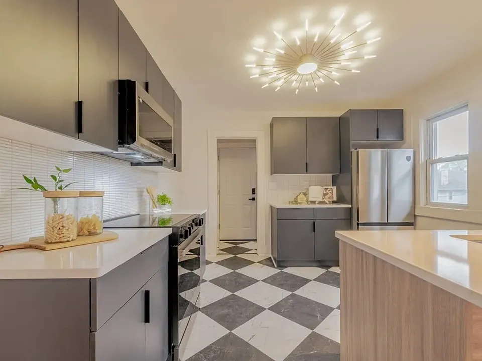 312 Brooks. Kitchen Picture1