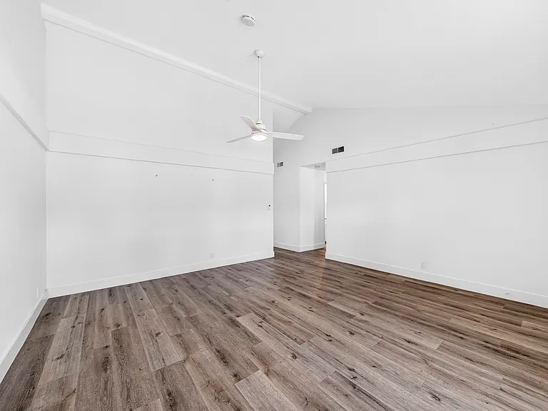 1760 N Rutherford St — Photo 5