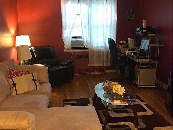 3rd image of 22 Mulford Pl APT 1B