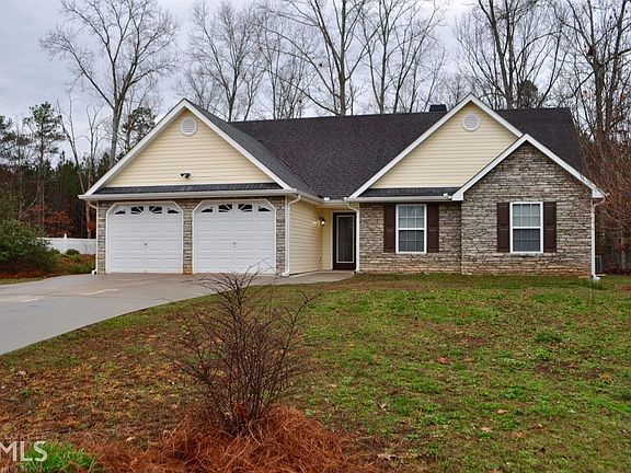Traditional Ranch Plan With Stacked Stone Front.