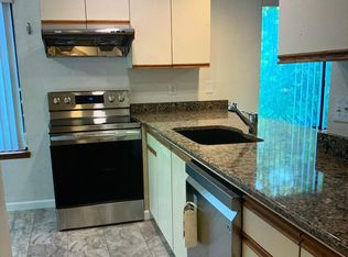 919 N 163rd St APT 3, Seattle, WA 98133