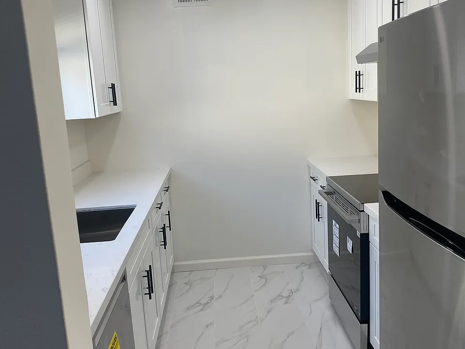 1436 Regent St