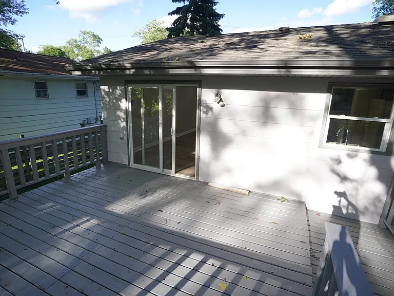1501 N Freund Ave — Photo 32