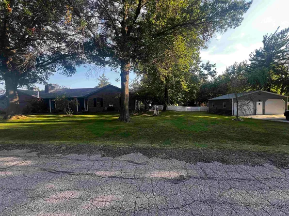 2305 Pinecrest Ct, Arkansas City, KS 67005