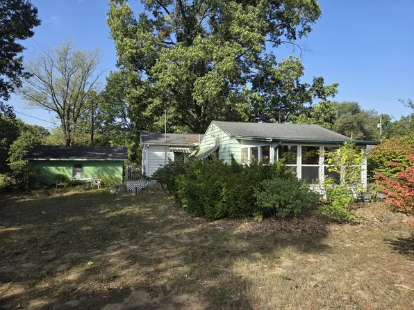 81480 42nd St, Decatur, MI 49045