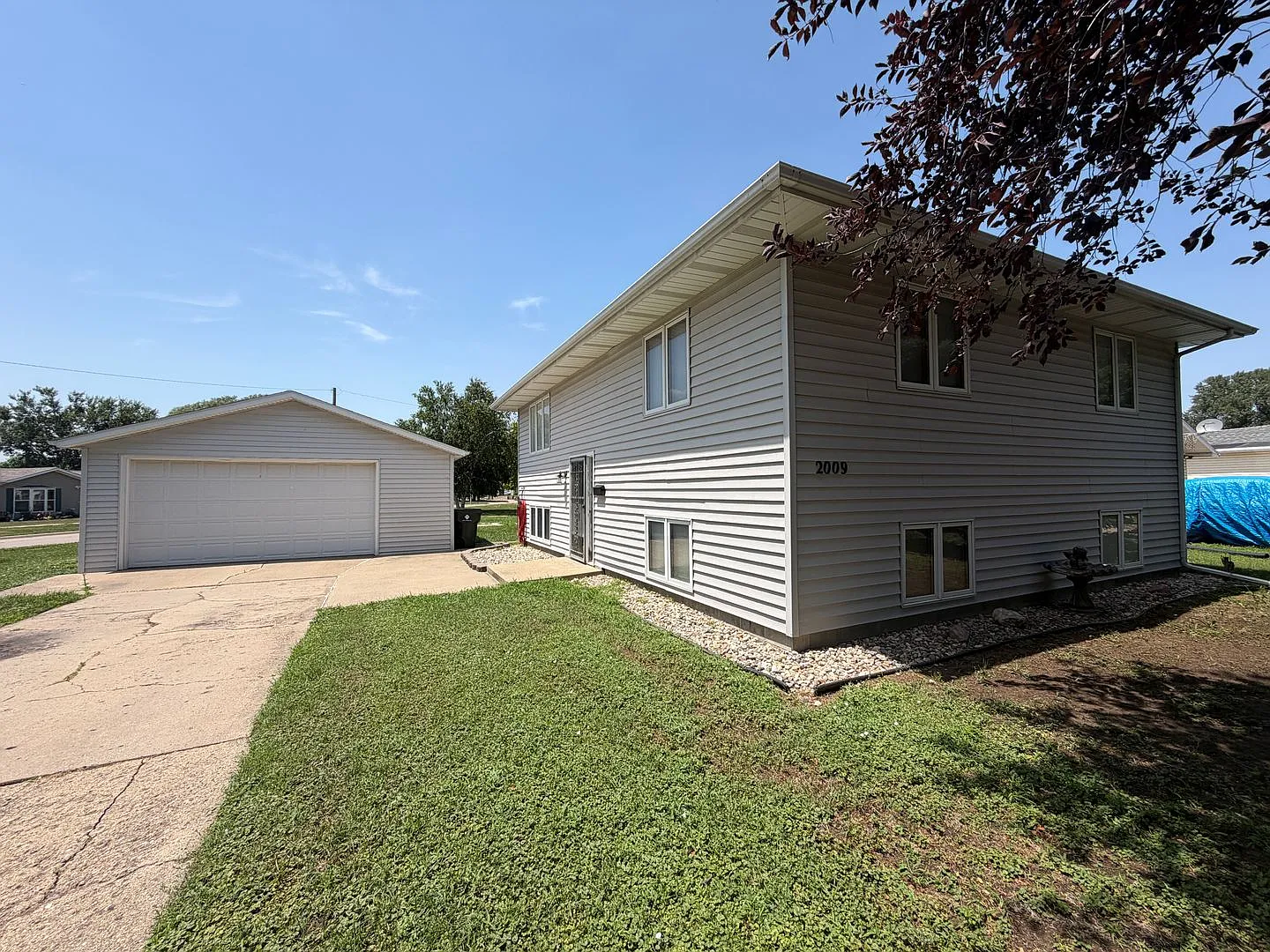 $2500 - 3 Bed 1.5 Bath Home in Riverside — Photo 1