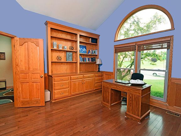 3rd image of 7974 Quail Meadow Ln