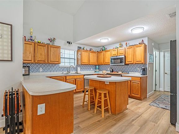 5th image of 425 BLACK IRONWOOD DRIVE