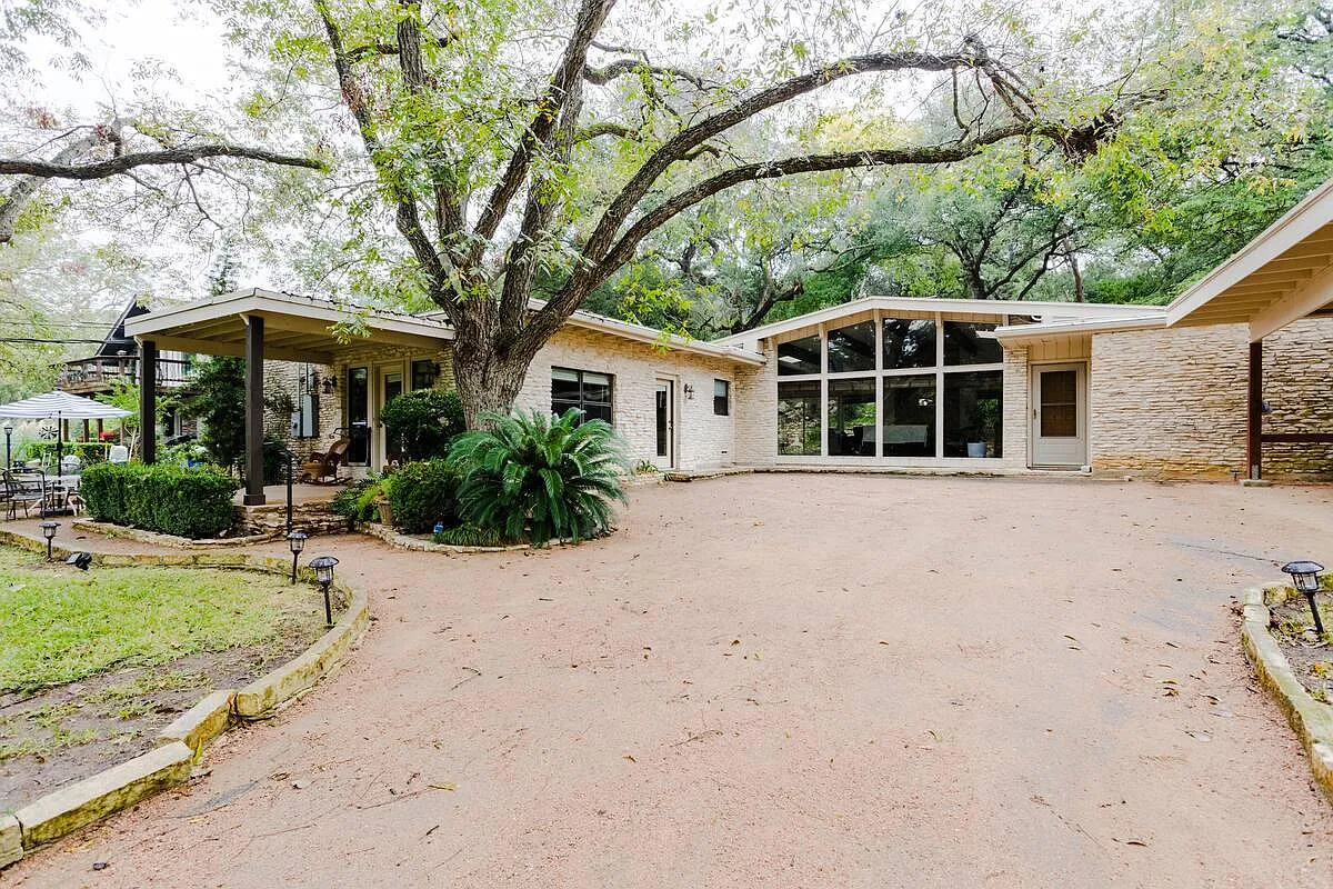 2600 Pearce Rd — Photo 1