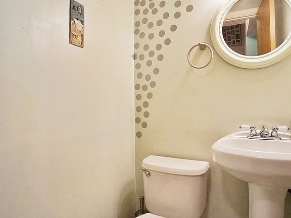 5th image of 234 Emily Ln