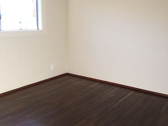 3rd image of 1700 W Victory Blvd APT A