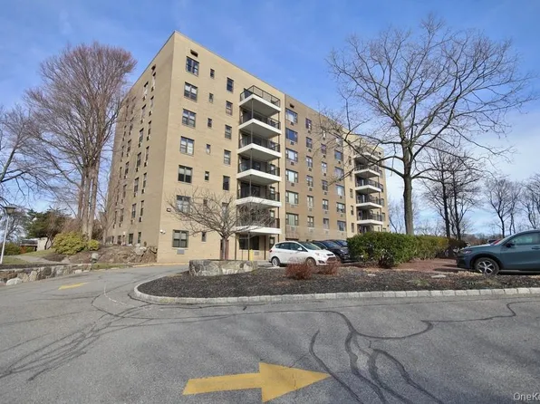 25 Stewart Place #412, Mount Kisco, NY 10549