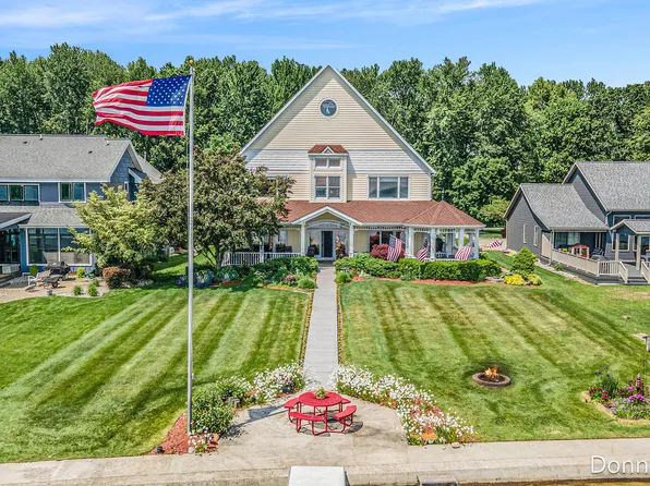 12571 Westwood Ln, Wayland, MI 49348