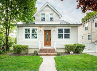 215 Lowell Ave, Floral Park, NY 11001