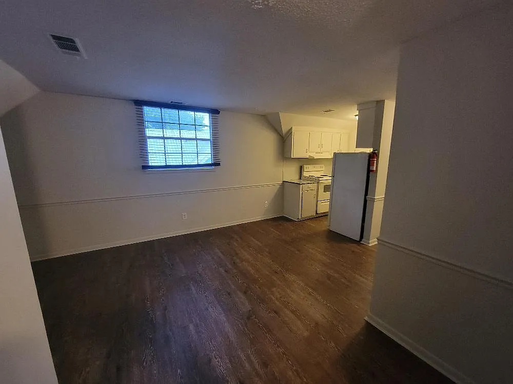 2 bed, 975 sqft, $985 — Photo 3