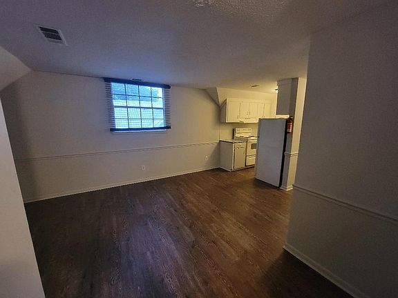 3rd image of 19 W Grady St APT 9