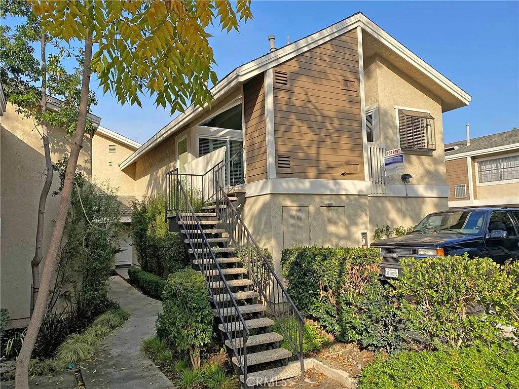 1 bed, 850 sqft, $2,700 — Photo 2