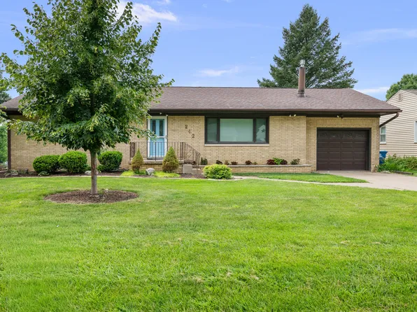 242 Orchard Ct, Silvis, IL 61282