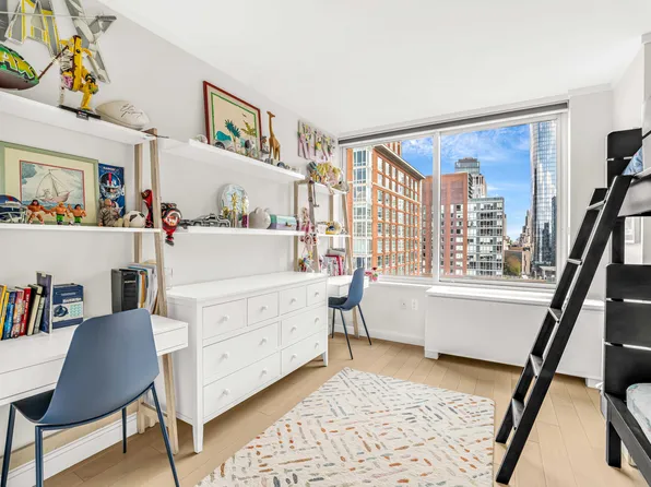 212 Warren Street image 9 of 21