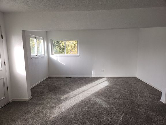 4th image of 39393 Crawfordsville Dr