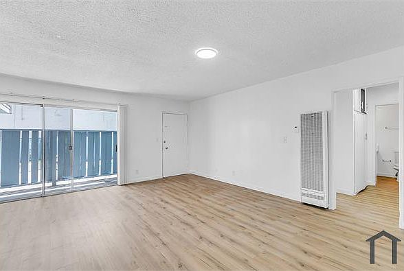 1st image of 934 Larch St #11