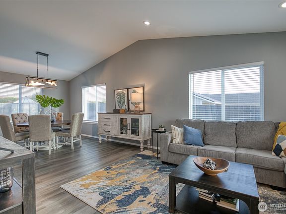 4th image of 100 Meadow Loop