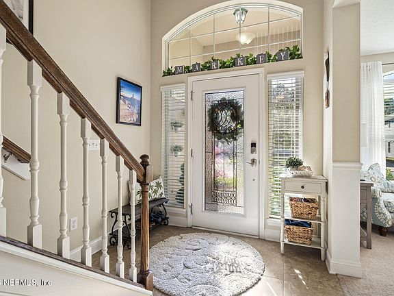 4th image of 247 HOWLAND Drive