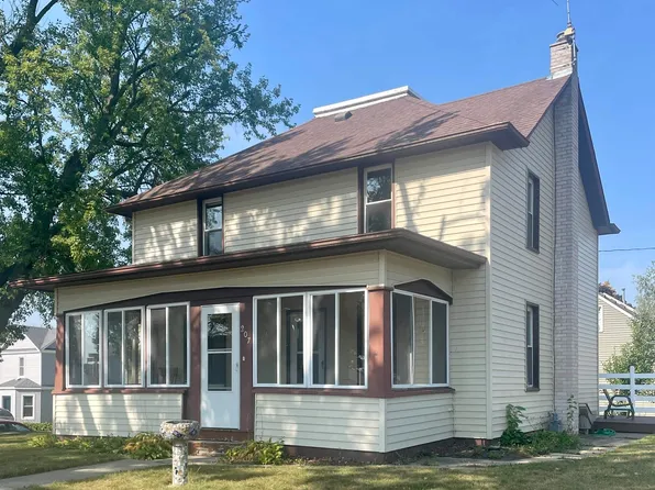 207 S Jefferson St, Calmar, IA 52132