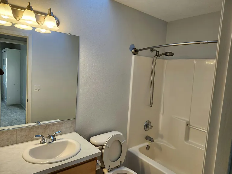 203 NE 55th Ave — Photo 19