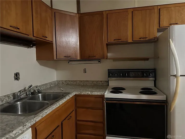 2824 Pinegrove Dr — Photo 5