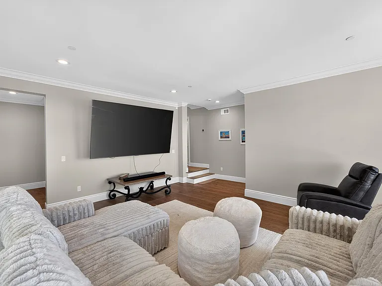 405 Blumont St — Photo 19