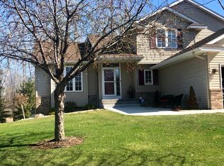 7409 Taylor Ct, Savage, MN 55378