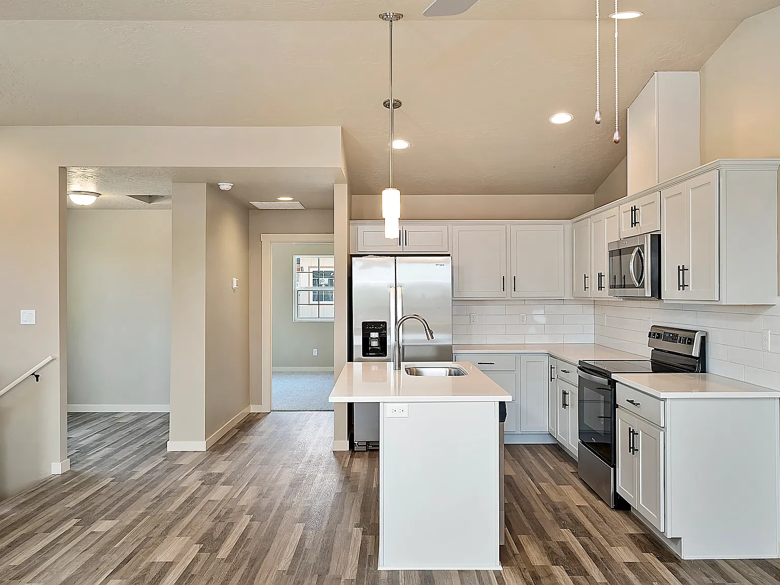 2 bed, 2.5 bath, 1199 sqft, $1,900 — Photo 1