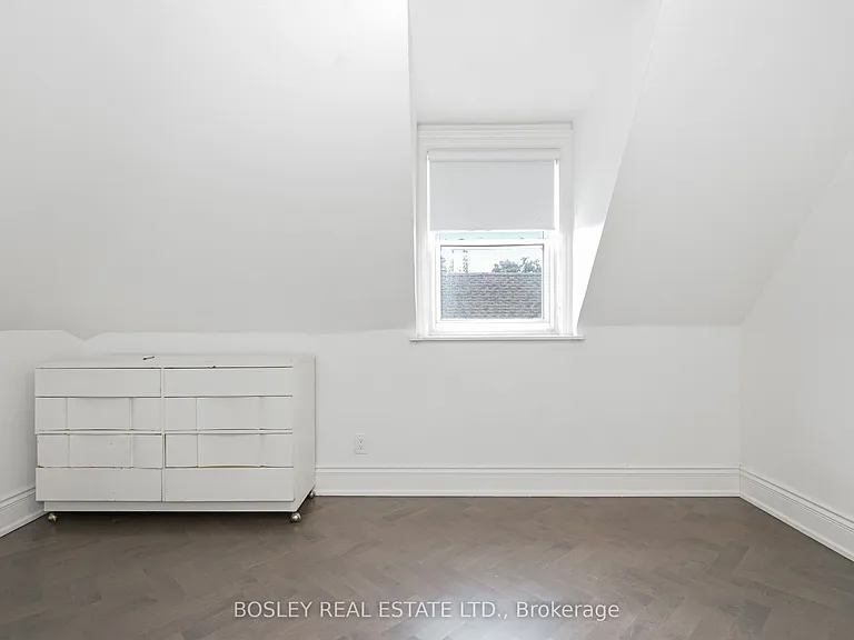 178 High Park Ave #UPPER — Photo 24