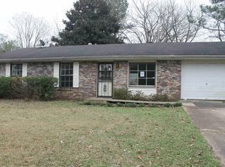 7 Carriage Cir SW, Bessemer, AL 35022