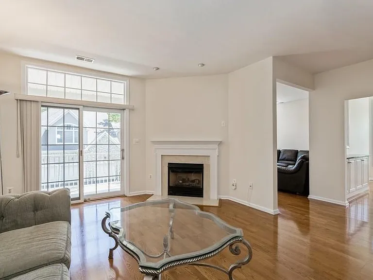 605 Binghampton Ln — Photo 21