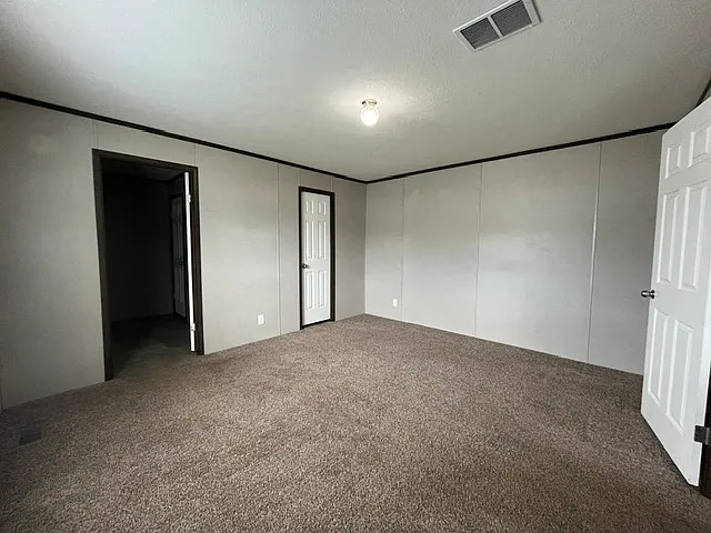 11 Meadows — Photo 26
