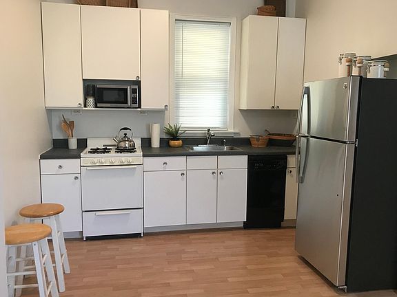 3rd image of 1701 W Altgeld St #1R