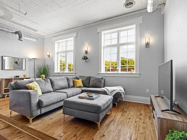 116 S Broadway St — Photo 13