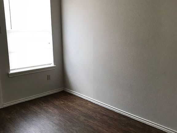 4th image of 1608 Sun Valley Dr APT B
