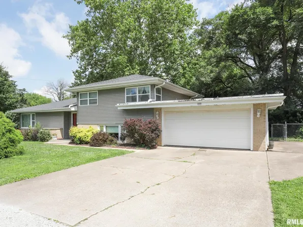 108 W 15th Ave, Coal Valley, IL 61240