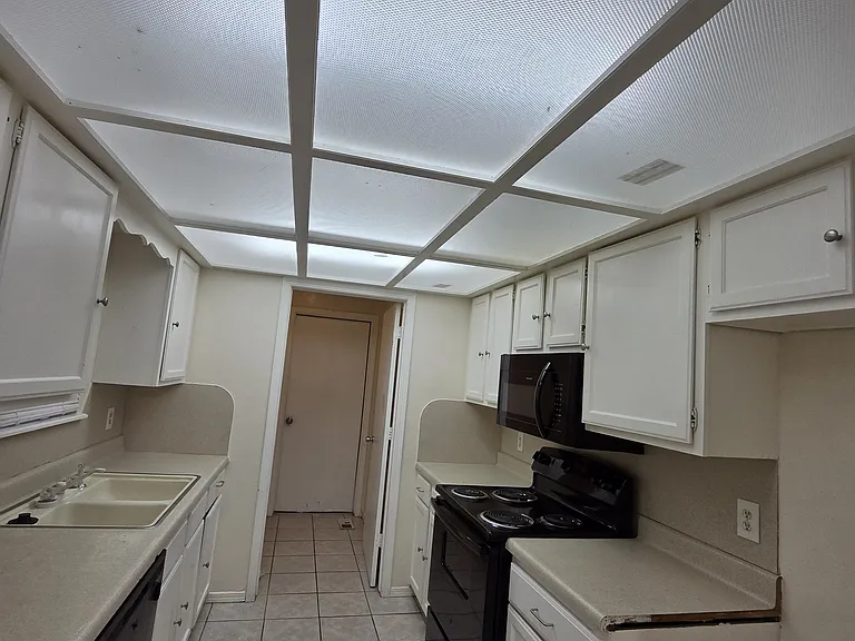 8101 NW 120th St — Photo 8