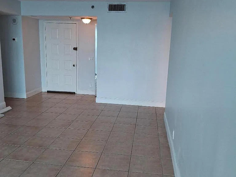 105 Lake Emerald Dr #406 — Photo 4